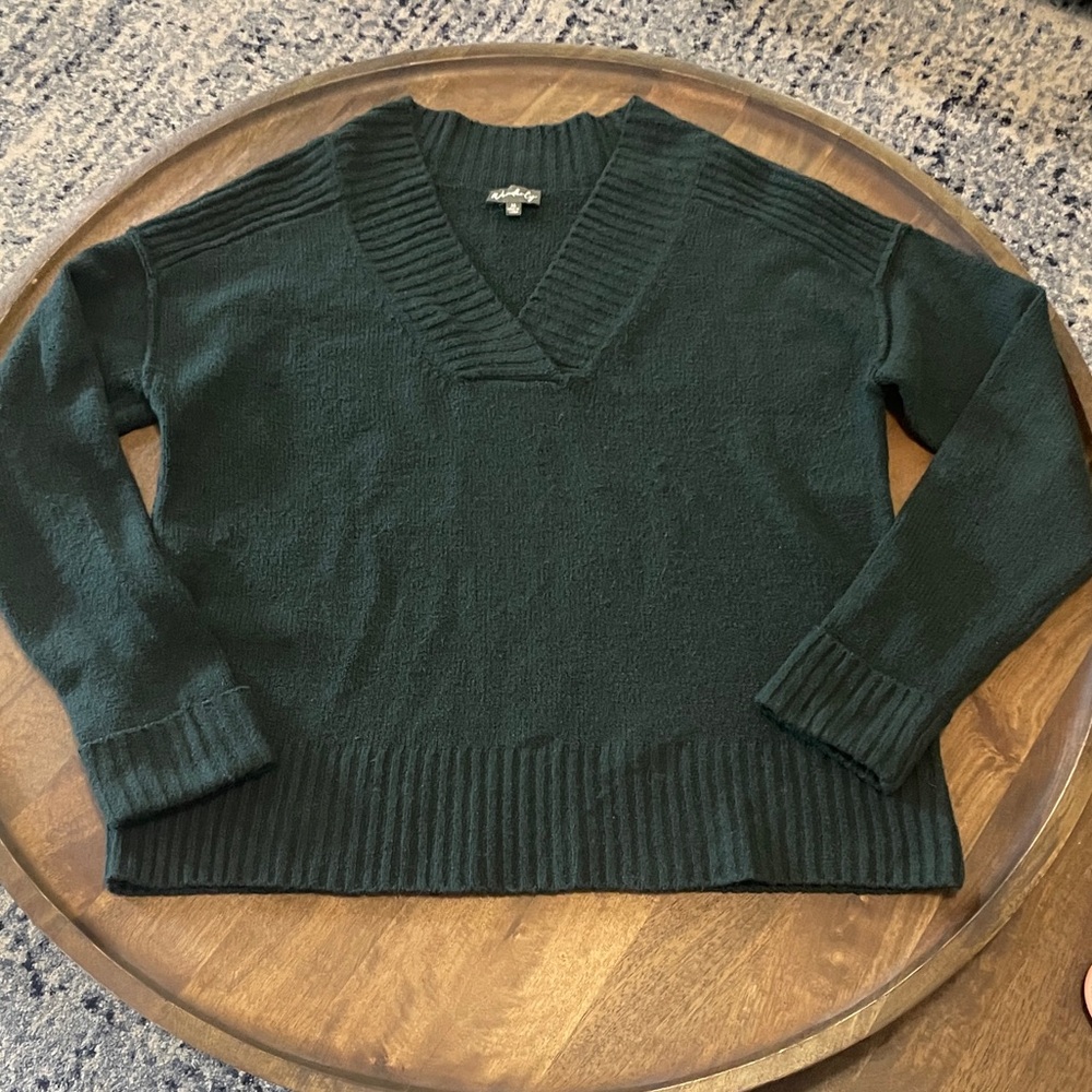 Wonderly, women’s Deep Green V-Neck Sweater, size M